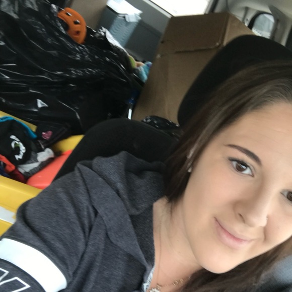 Ashlee ab me fam,donate to foster care,sleep&Posh! - Picture 4 of 8